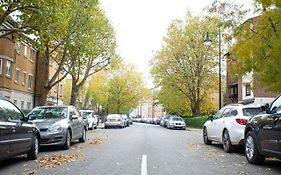 Modern apartment close to central London (zone 2)